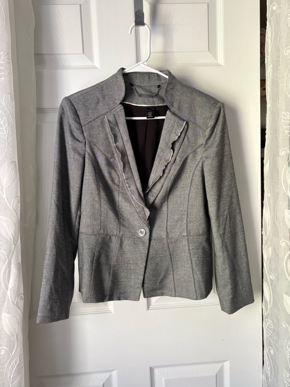 White House Black Market ruffle unique blazer jacket single button size 6
